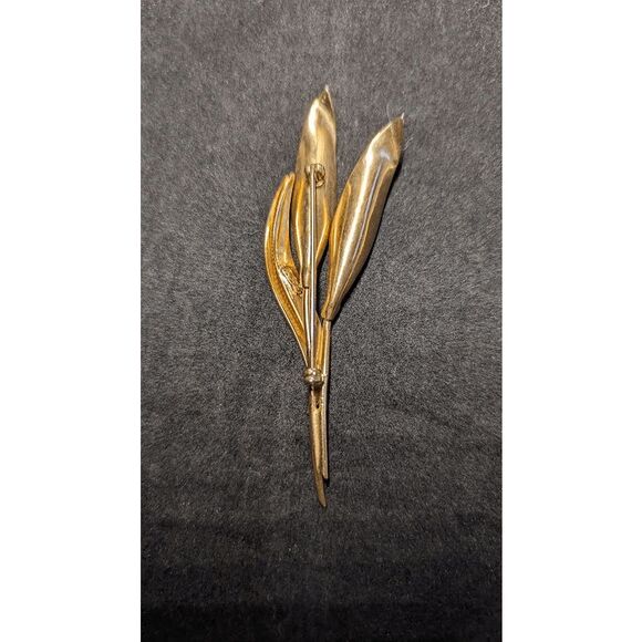 Vintage Coro gold-tone Cow Lily textured petals and leaves Pin Mid-20th century - Picture 4 of 6